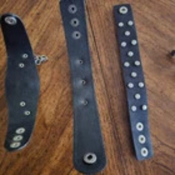Lot of (4) Rock/Punk/Goth/Metal Leather Style Skull Wristbands/Bracelets - Picture 5 of 9